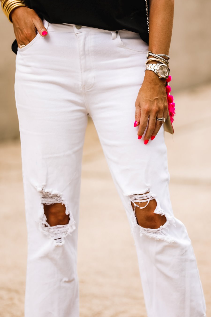Amiri Men's Knee Slash Distressed White Denim Jeans Size 32 – THE-ECHELON